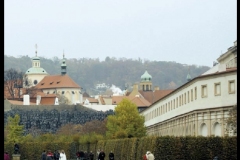 Probarvený podzim v zahradě Valdštejnského paláce