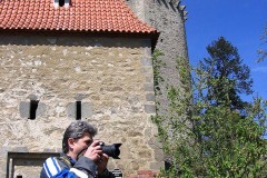 Z výletu na Orlík, Zvíkov a do Písku 21.4.07 Fanda Kylián fotografuje vodní plochu pod Zvíkovem - foto T. Hordějčuk